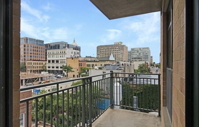 2 beds, 1 bath, 981 sqft, $1,525, Unit 0704