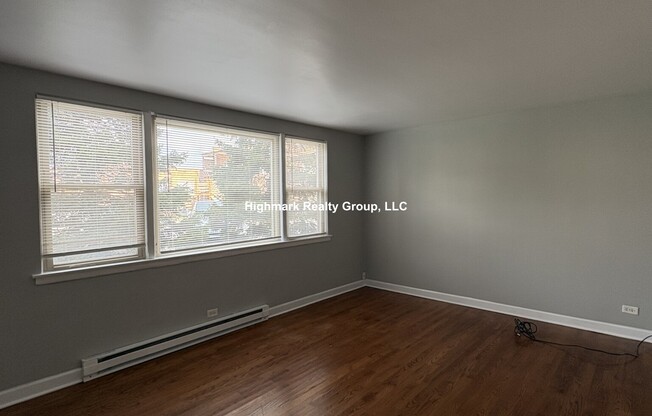 7626 1/2 N MILWAUKEE AVE