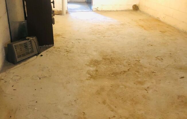 4 beds 1 bath amazing location