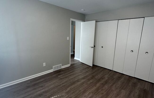 2 beds, 1 bath, 860 sqft, $1,365, Unit 206