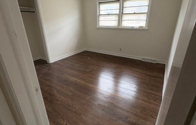 1154 E SINGER CIR