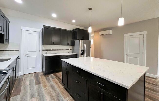 3 beds, 2.5 baths, $2,800