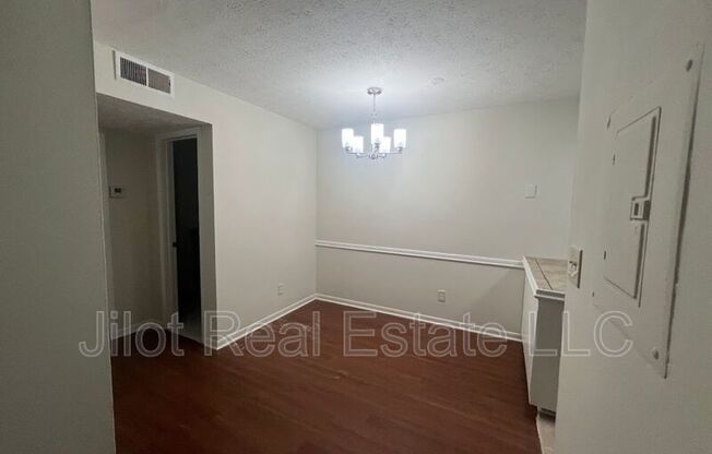 2711 Fairlee Drive Unit C3