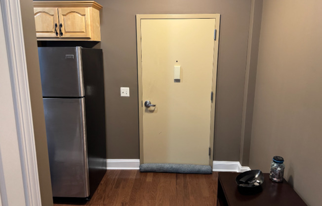 100 W AVE