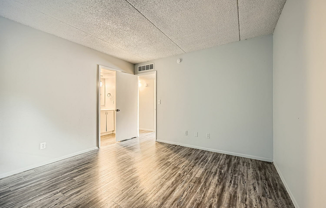 1920 N 1st Ave #105A - Web Quality - 009 - 11 Bedroom