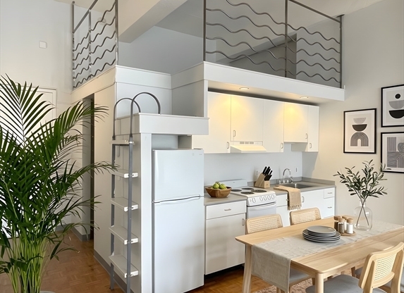 Studio, 1 bath, 650 sqft, $2,750, Unit 208
