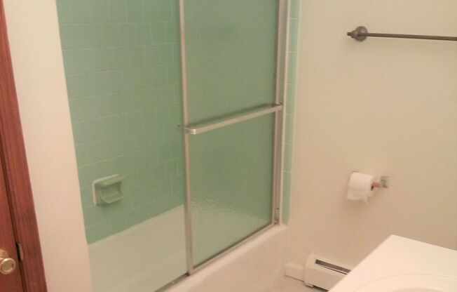 2 beds, 1.5 baths, 900 sqft, $1,440, Unit F-9