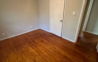 2 beds, 1 bath, 650 sqft, $900, Unit A