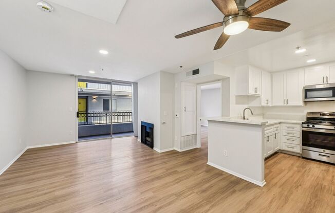1 bed, 1 bath, 700 sqft, $1,848, Unit 402