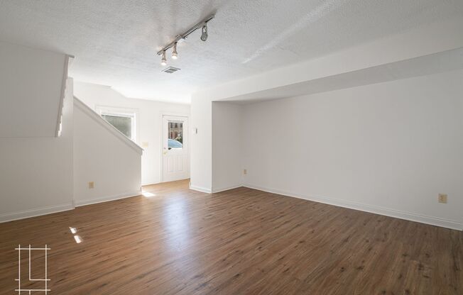 2 beds, 1.5 baths, $1,500, Unit 988 N. 4th St.