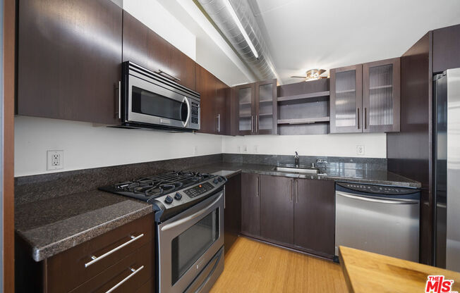 1 bed, 1 bath, 1,040 sqft, $2,895, Unit 1008