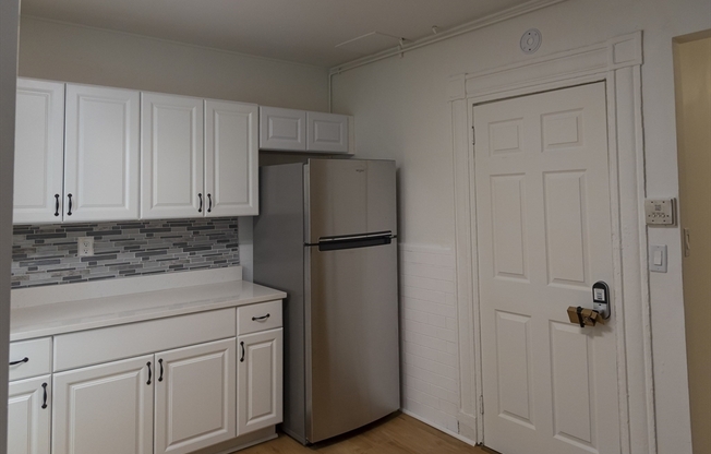 2 beds, 1 bath, 700 sqft, $2,950, Unit 2