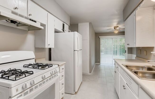 (**APP PENDING 06/13/23)  3 Bedroom / 1 Bath w/ Carport (SOCO / 78704) Near St. Edwards University