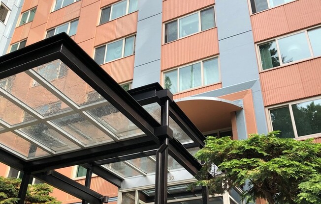 Nice 2 bed, 1 bath Downtown Seattle-Elektra Condo for Rent