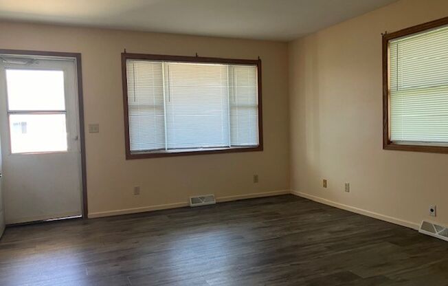 2 beds, 1 bath, $1,195