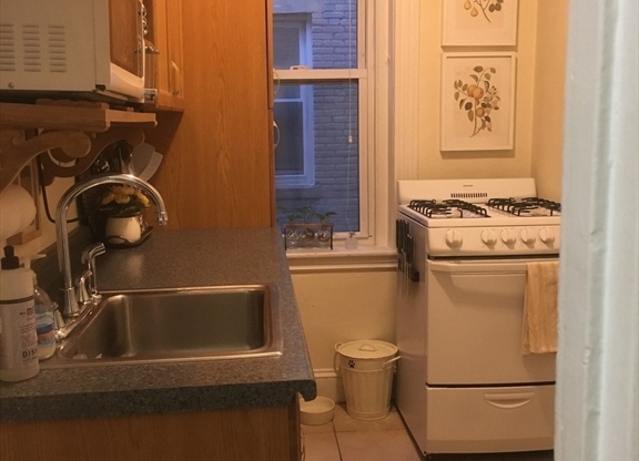 1 bed, 1 bath, 1,000 sqft, $2,200, Unit 18