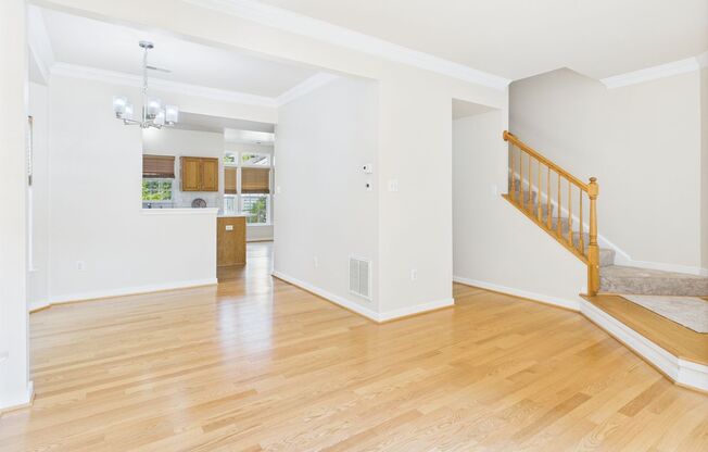 Bright End Unit 3 Bed 2.5 Bath Townhome in Glen Allen Available NOW!!!