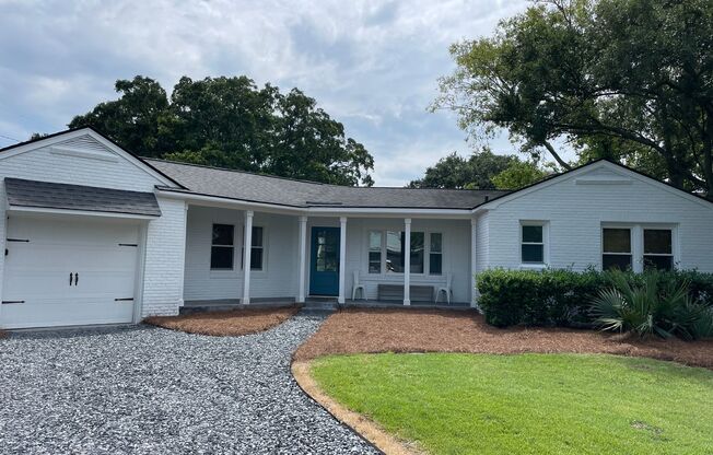 Old Village Cottage - 1.5 Blocks to Pitt Street Bridge