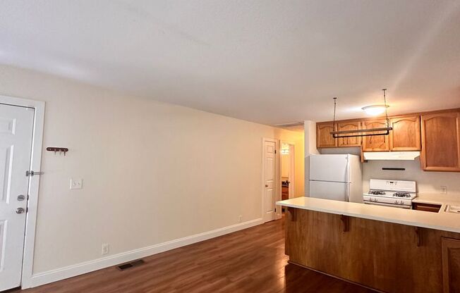 2 beds, 1 bath, 750 sqft, $1,995, Unit 1219 1/2 E St