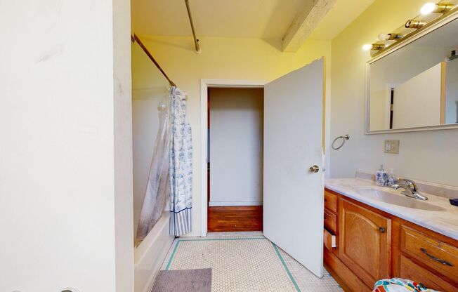 3 beds, 1 bath, 1,596 sqft, $2,695, Unit 2B