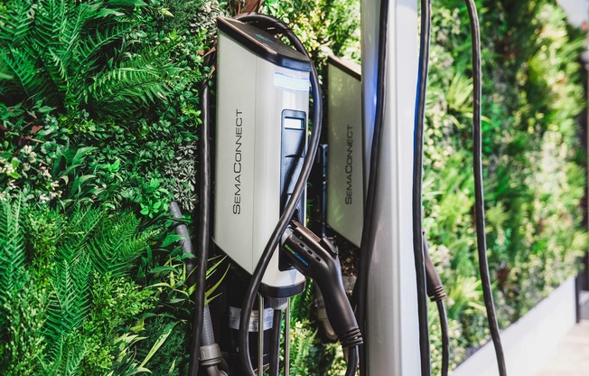 Modera Coral Spring features convenient electric charging stations, ensuring you can power up your electric vehicle effortlessly.