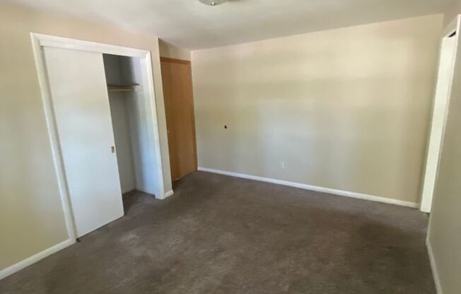 3 beds, 1 bath, 1,100 sqft, $1,450