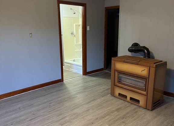 1 bed, 1 bath, 1,000 sqft, $1,300, Unit 1