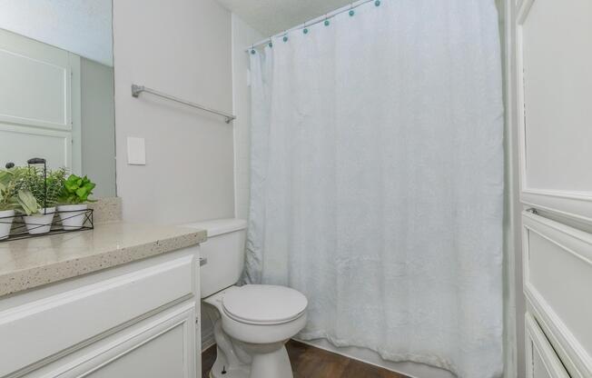 1 bed, 1 bath, 715 sqft, $745