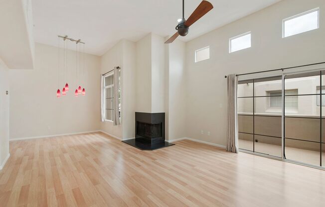 2 beds, 2 baths, $2,000, Unit Unit 2093