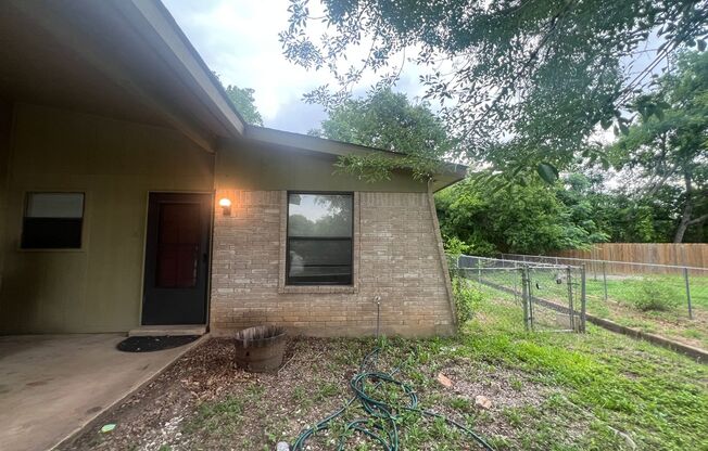 2/1 with Carport / Fridge / No Carpet /Gas Cooking / Fenced in Yard / CISD