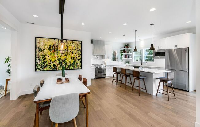 Gorgeous 4 Bed/3.5 Bath with Beautiful Finishes and Mountain Views!