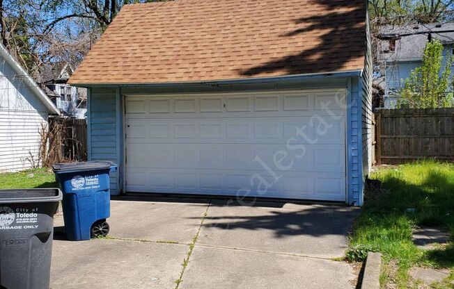 Welcome to this spacious 4-bedroom, 1-bathroom home located in Toledo, OH.