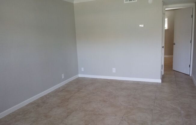 1 bed, 1 bath, 600 sqft, $1,025, Unit U242