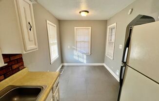 2 beds, 1 bath, $1,095