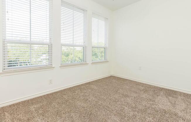 3 beds, 2 baths, 1,070 sqft, $1,299