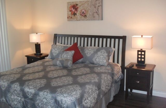 Meridian - Top Floor 1 Bdr/1Bath Luxury Condo with STRIP VIEW. .