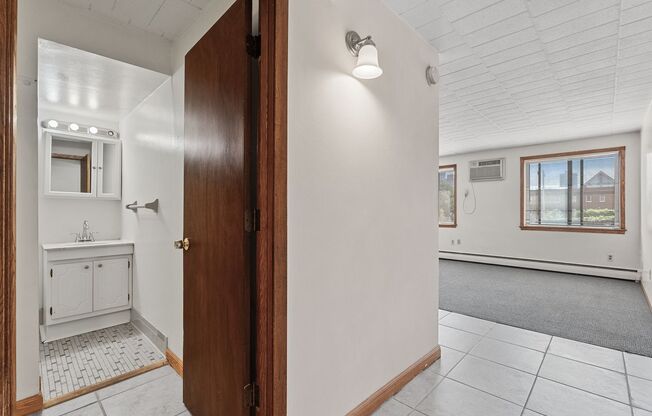 Studio, 1 bath, 500 sqft, $875, Unit 35