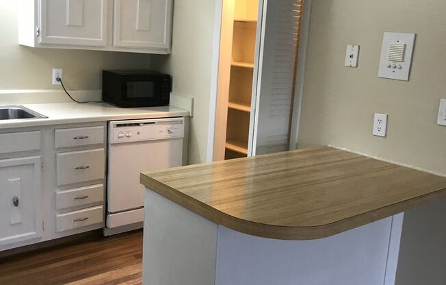 1 bed, 1 bath, 769 sqft, $989, Unit 7511-01