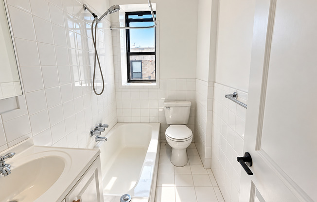 2 beds, 1 bath, 800 sqft, $3,300, Unit 16