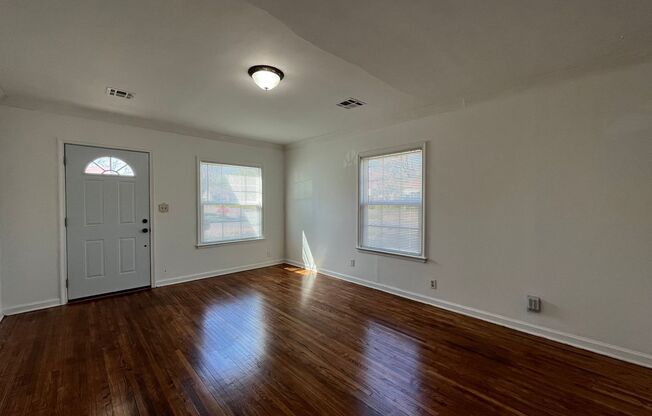 Adorable 2 bedroom 1 bath home in Tulsa.
