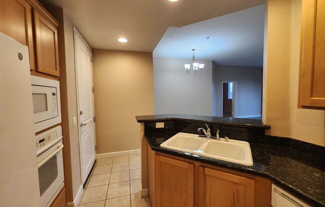 Great Park Ave Condo Unit!