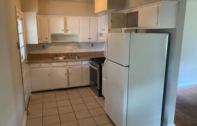 3 beds, 1 bath, $1,050