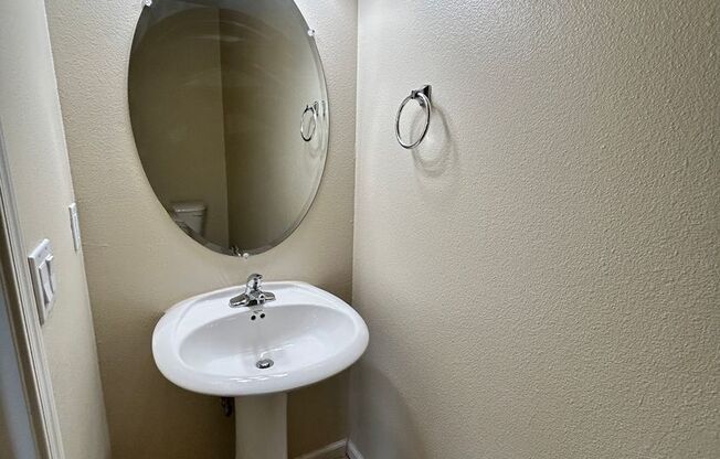3 beds, 2.5 baths, 1,194 sqft, $1,595, Unit Unit 12