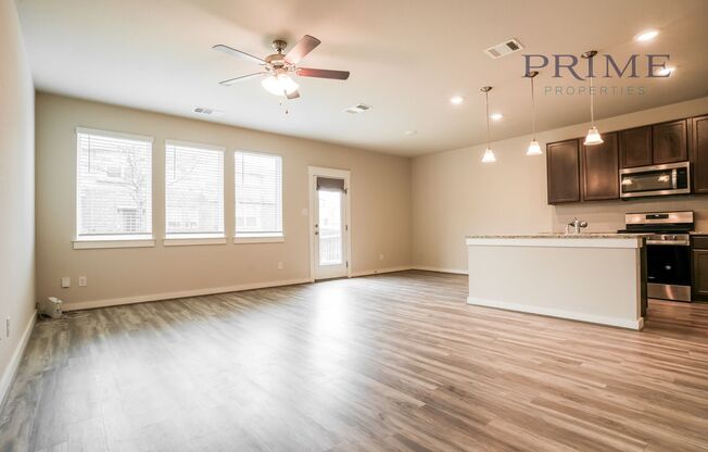 Spacious 4‑Bedroom Townhome in Pflugervill