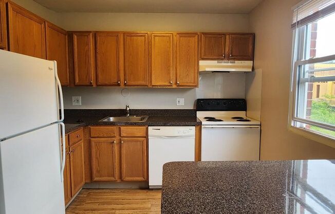 2 beds, 1 bath, 847 sqft, $1,930, Unit 106-05