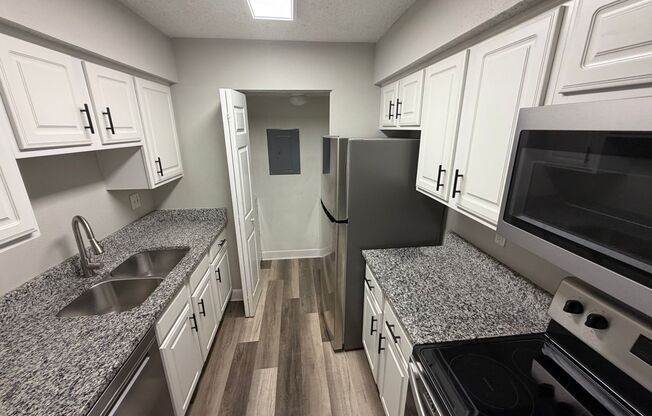 ** Move in Special $500 off your first months rent** FABULOUS 2 Bedroom/1 Bath Condo!!