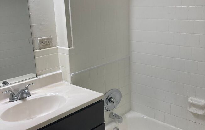 3 beds, 1 bath, 1,225 sqft, $2,199, Unit 1301-43