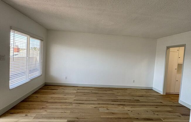Spacious 1 Bedroom In Torrance - $2,095 - Parking Garage Available !!!