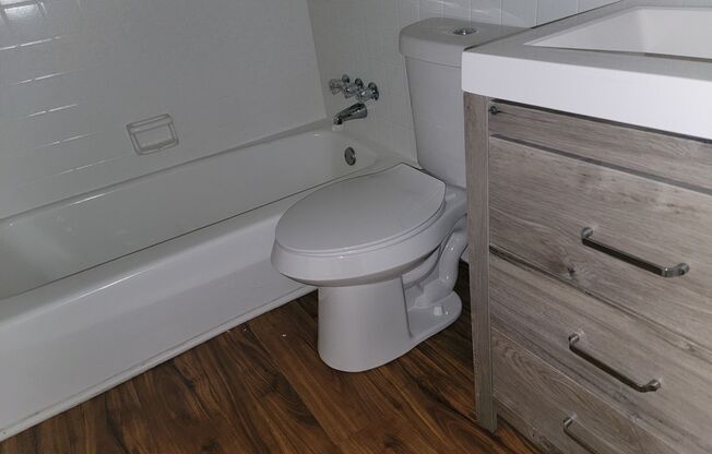 Renovated - Minutes ATL, East Point, College Park, Delta and Porsche Headquaters!