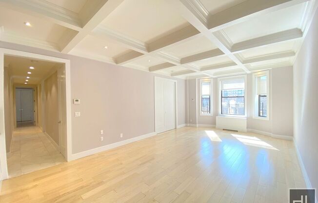 252 W 76 ST
